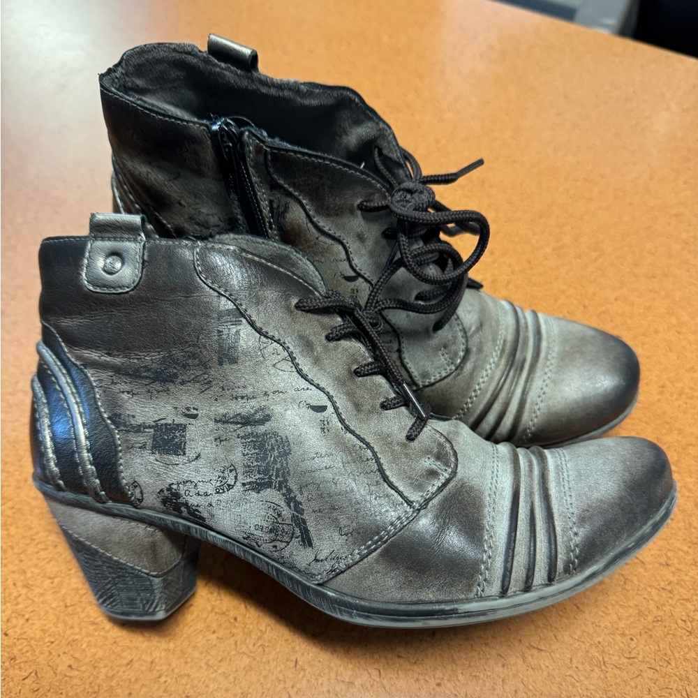 Remonte Heeled Boots Black and Gray with Distinctive Design